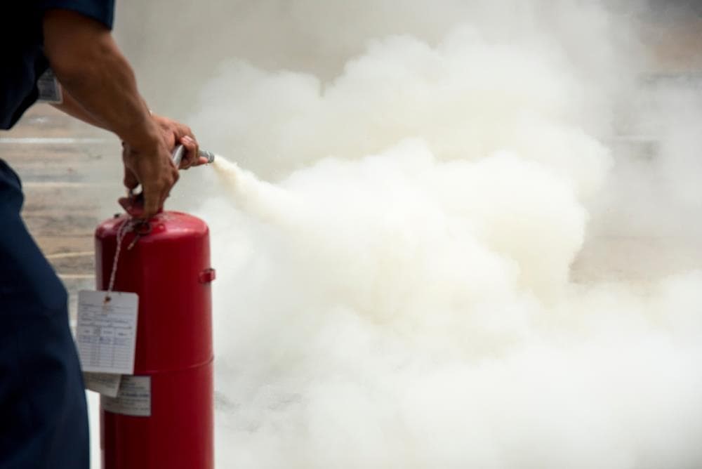 Cómo utilizar un extintor correctamente en caso de incendio