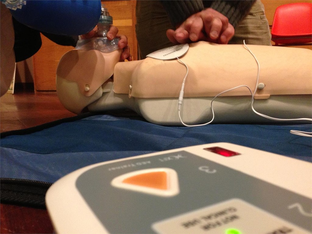 Curso de RCP y manejo del desfibrilador. (DESA). Certificado por ERC. Ed Coruña y Vigo