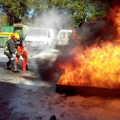 Escuela Europea de Emergencias Manejo básico de sistemas contra incendios