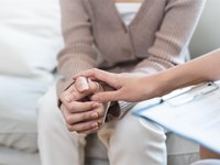 ¿Qué recursos existen para la atención posterior a las víctimas y sus familiares?